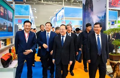 麥秸點(diǎn)金映天中——第二屆駐馬店文化旅游產(chǎn)業(yè)博覽會(huì)開幕側(cè)記